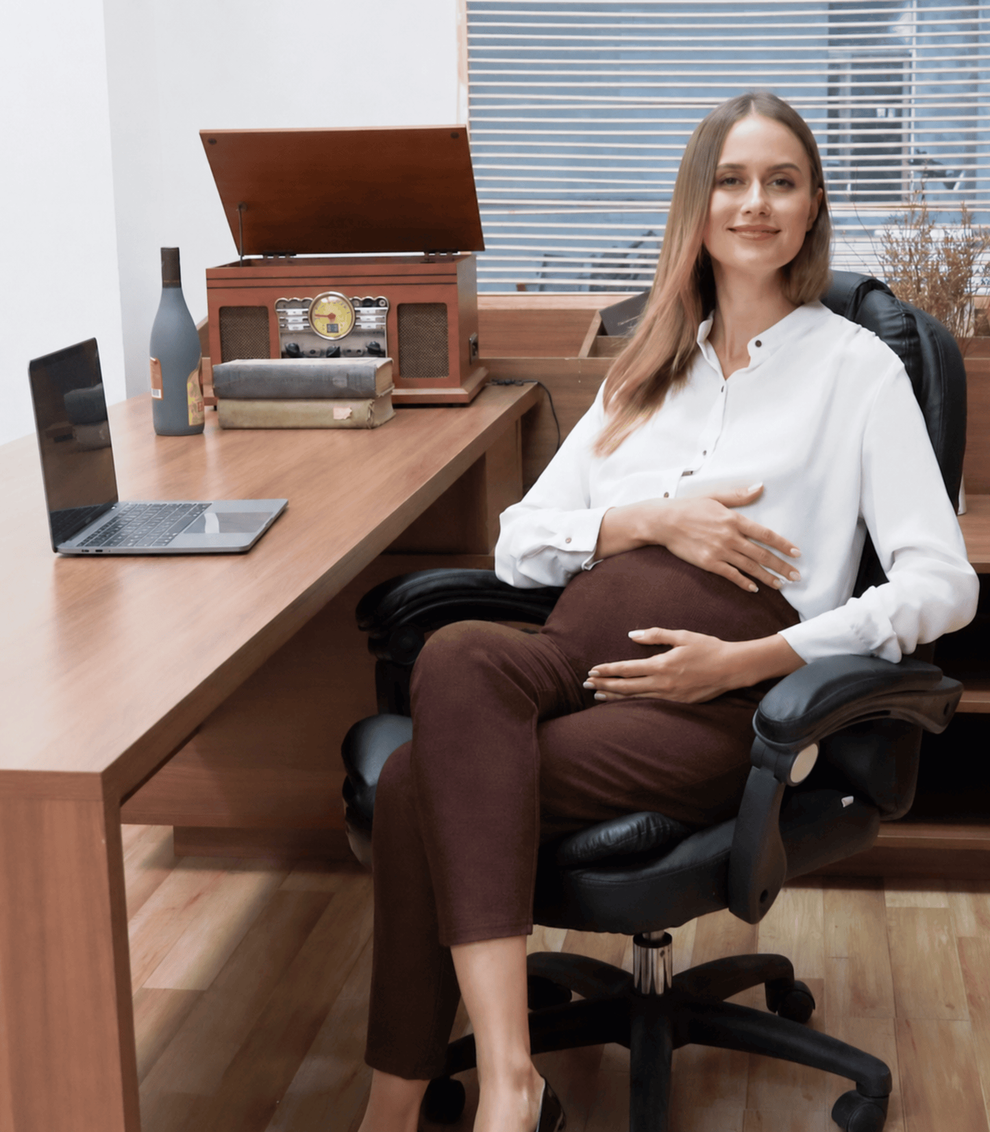 The Maternity Ankle Pant